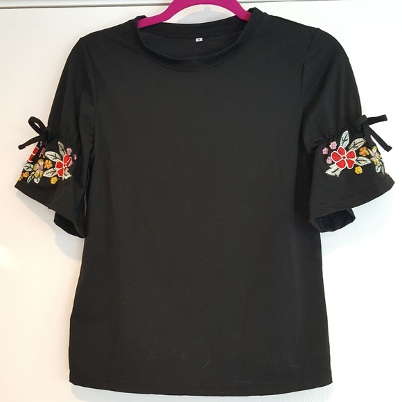 BOHO EMBROIDERY TEE - Picture 2 of 5